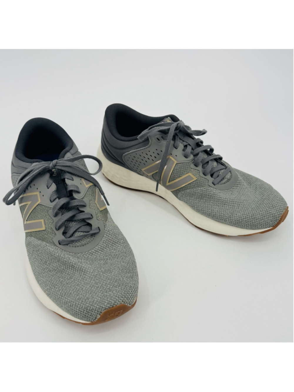 Men's New Balance 520 v7 Gray Gold Running Sneakers 11E (Wide)